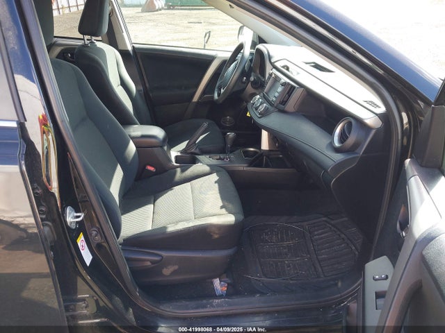 2T3BFREV2JW749735 Toyota RAV4 LE