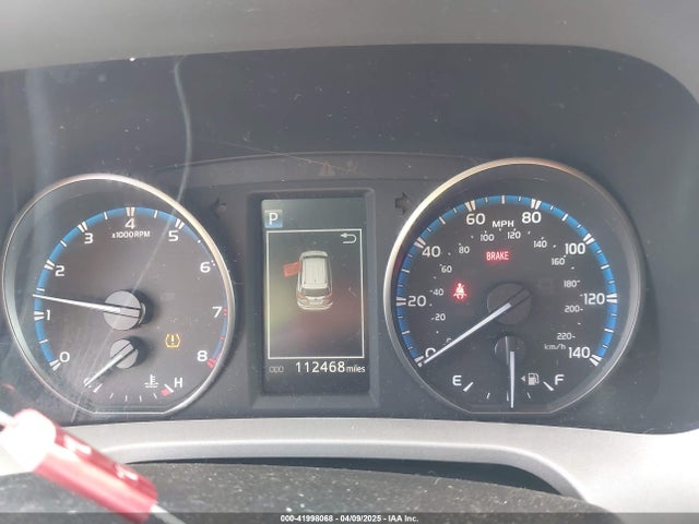 2T3BFREV2JW749735 Toyota RAV4 LE