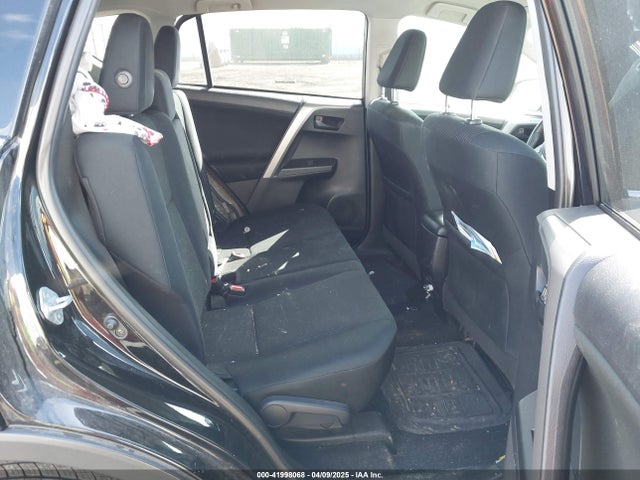 2T3BFREV2JW749735 Toyota RAV4 LE