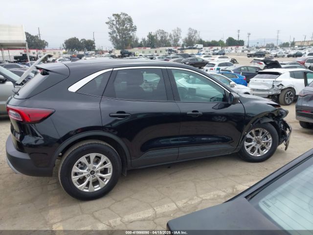 1FMCU0GN6PUB13033 Ford Escape Active