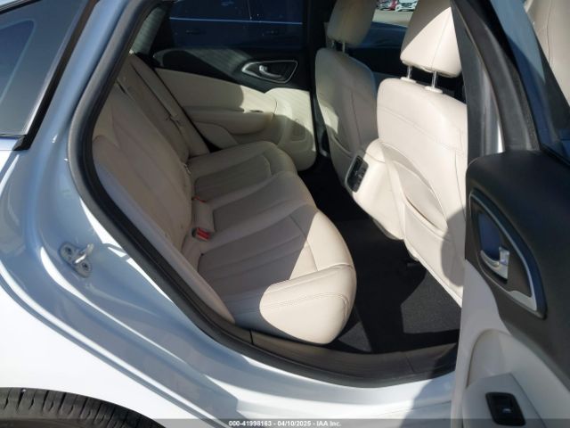 1C3CCCCB0FN525031 Chrysler 200 C