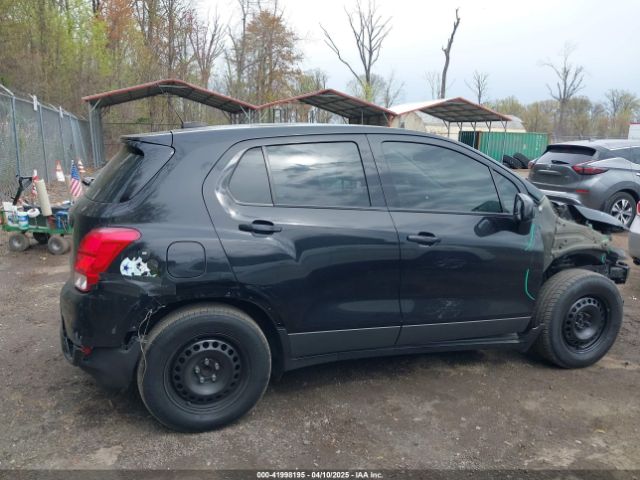 3GNCJKSB8JL203072 Chevrolet TRAX LS