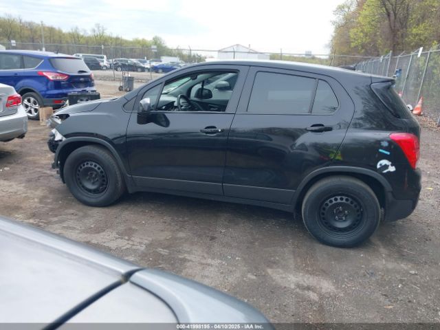3GNCJKSB8JL203072 Chevrolet TRAX LS