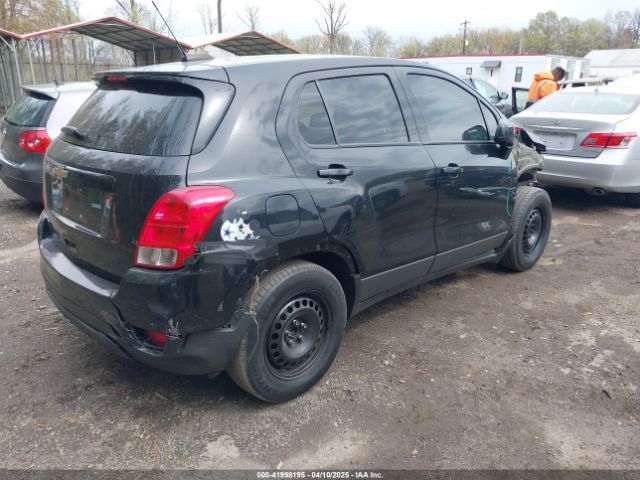 3GNCJKSB8JL203072 Chevrolet TRAX LS