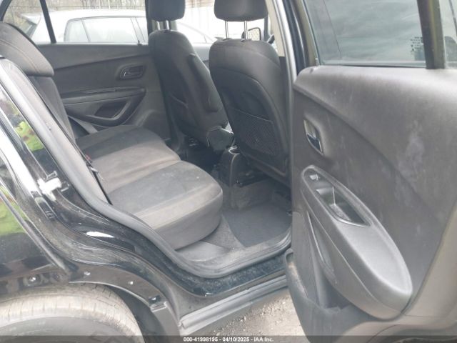 3GNCJKSB8JL203072 Chevrolet TRAX LS