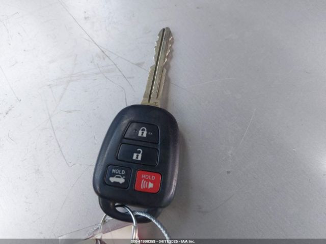 2T1BURHE7JC977029 Toyota COROLLA LE