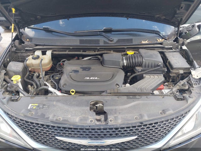 2C4RC1BG9JR120790 Chrysler Pacifica Touring L