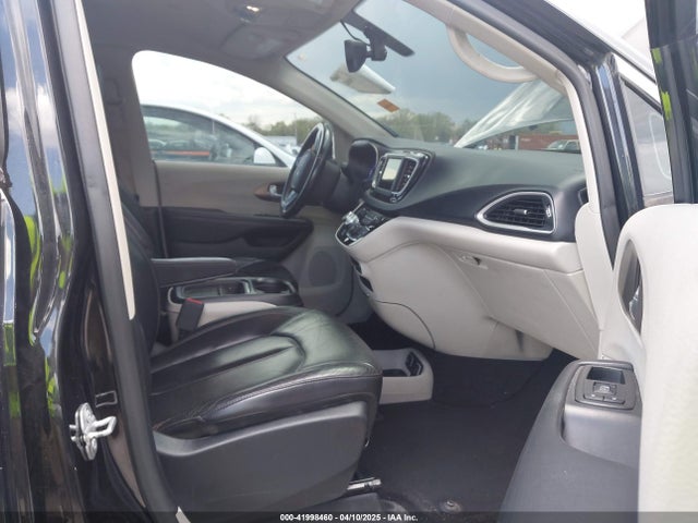 2C4RC1BG9JR120790 Chrysler Pacifica Touring L