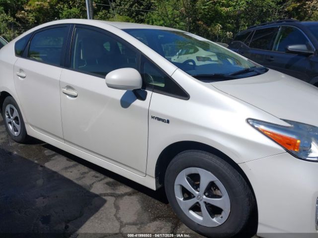 JTDKN3DU8F0440839 Toyota Prius Two