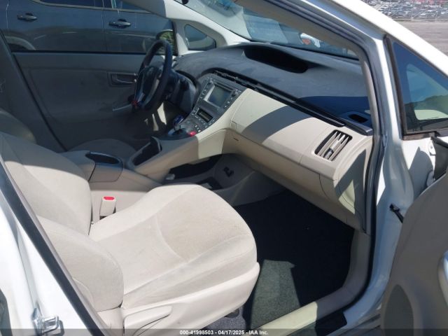 JTDKN3DU8F0440839 Toyota Prius Two
