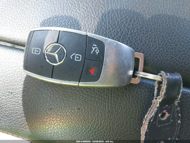W1K5J4HB3NN250588 Mercedes-Benz m260