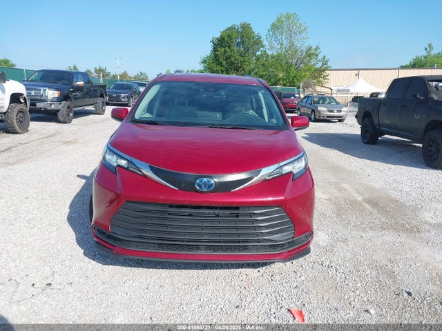 5TDKRKEC7NS095271 Toyota SIENNA LE