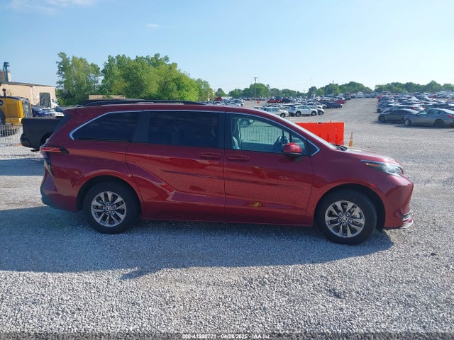 5TDKRKEC7NS095271 Toyota SIENNA LE