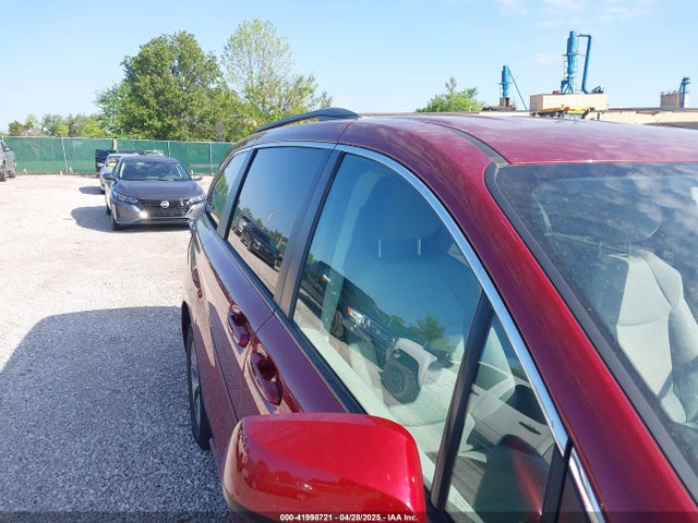 5TDKRKEC7NS095271 Toyota SIENNA LE