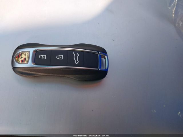 WP1BA2AY9RDA55945 Porsche Cayenne