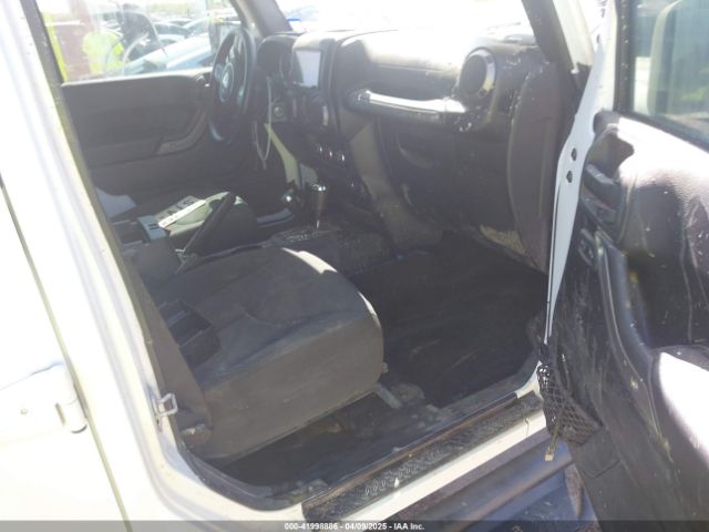 1C4BJWDG1HL740750 Jeep Wrangler Unlimited Sport 4x4