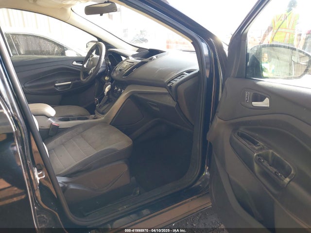 1FMCU9GX5GUB10548 Ford ESCAPE SE