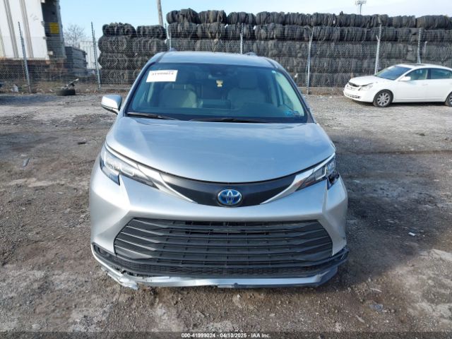5TDKRKEC4NS114889 Toyota SIENNA LE