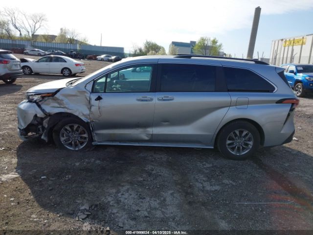 5TDKRKEC4NS114889 Toyota SIENNA LE