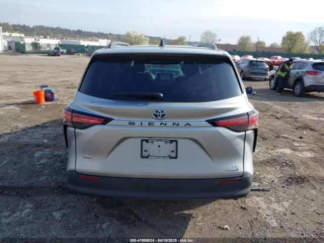 5TDKRKEC4NS114889 Toyota SIENNA LE