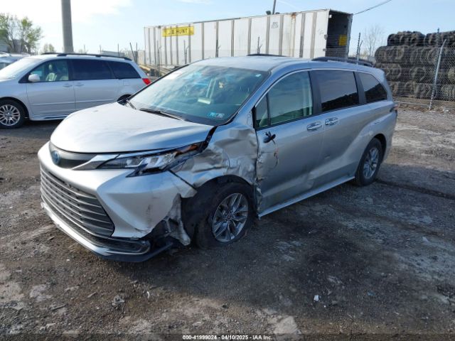 5TDKRKEC4NS114889 Toyota SIENNA LE