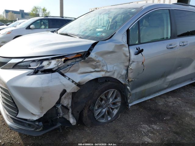 5TDKRKEC4NS114889 Toyota SIENNA LE