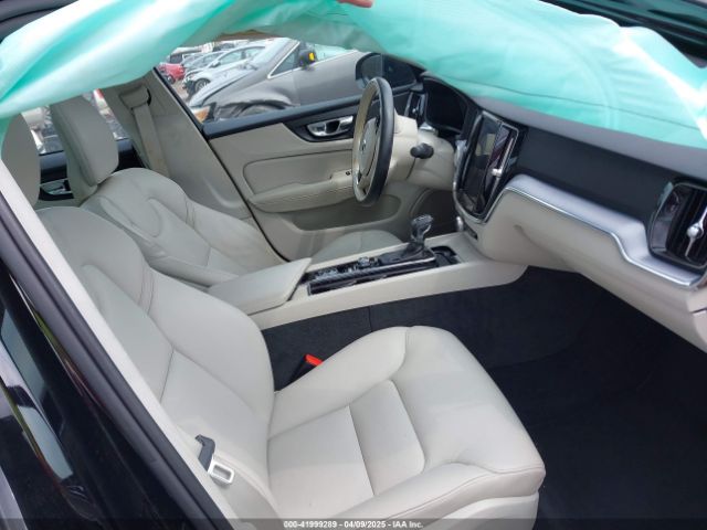 7JR102FKXKG009468 Volvo S60 T5 Momentum