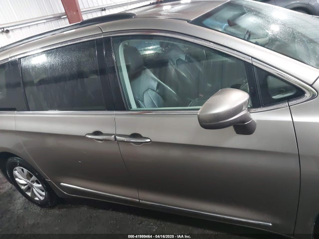 2C4RC1BG5HR565540 Chrysler Pacifica Touring-l