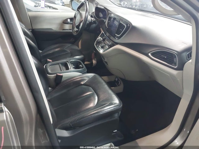 2C4RC1BG5HR565540 Chrysler Pacifica Touring-l