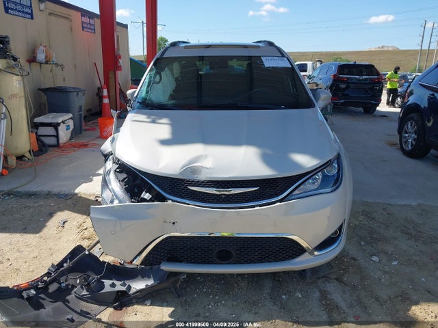 Chrysler Pacifica 35th Anniversary Touring L Plus 2020 2C4RC1EG4LR110425 Image 12