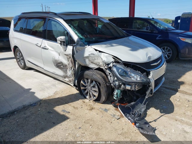 Chrysler Pacifica 35th Anniversary Touring L Plus 2020 2C4RC1EG4LR110425 Image 6