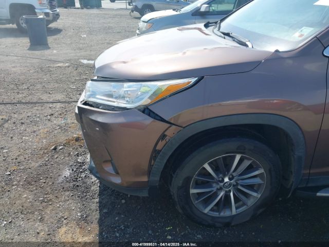5TDKZRFH3KS344289 Toyota Highlander Xle