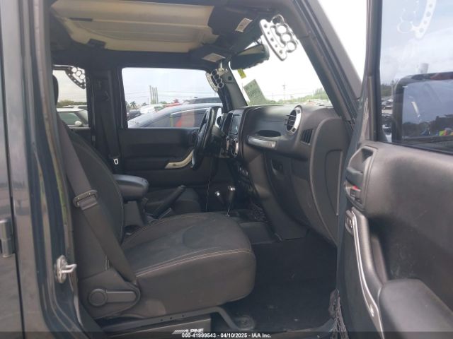 1C4BJWEG0GL318305 Jeep Wrangler Unlimited Sahara