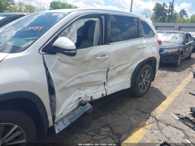 5TDKZRFH1HS518921 Toyota Highlander Xle