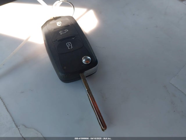 WVGAV7AX5HK023196 Volkswagen Tiguan 2.0t/2.0t S