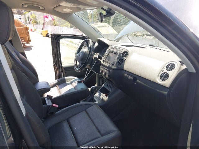 WVGAV7AX5HK023196 Volkswagen Tiguan 2.0t/2.0t S