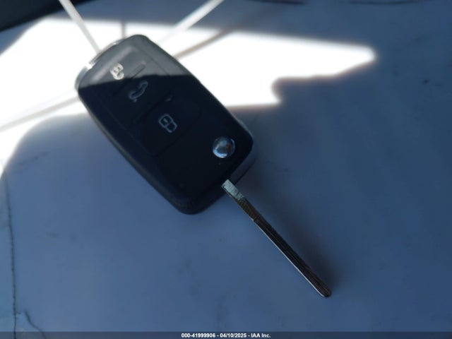 WVGAV7AX5HK023196 Volkswagen Tiguan 2.0t/2.0t S