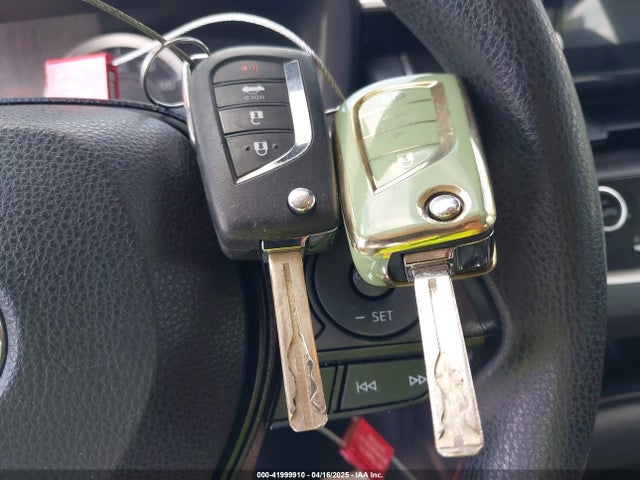 JTDEPRAE6LJ035995 Toyota COROLLA LE