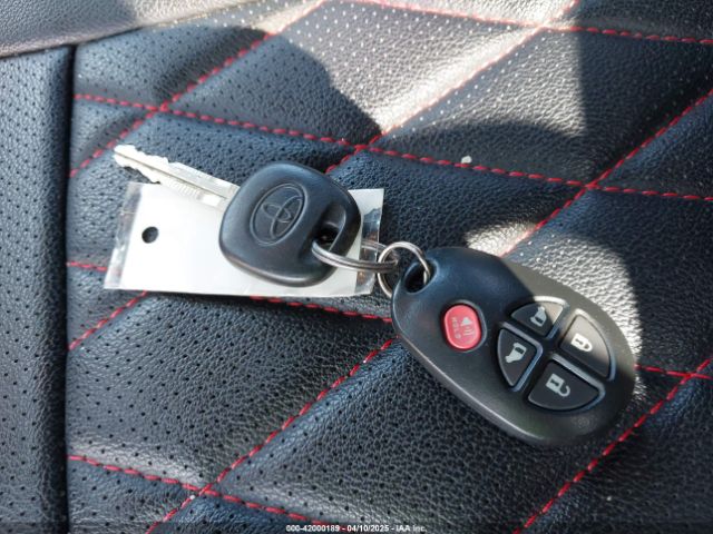 5TDKZ3DC6JS937924 Toyota Sienna Le 8 Passenger