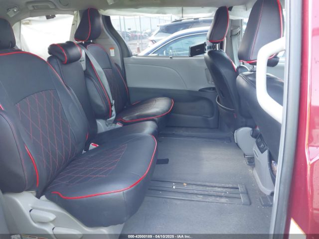 5TDKZ3DC6JS937924 Toyota Sienna Le 8 Passenger