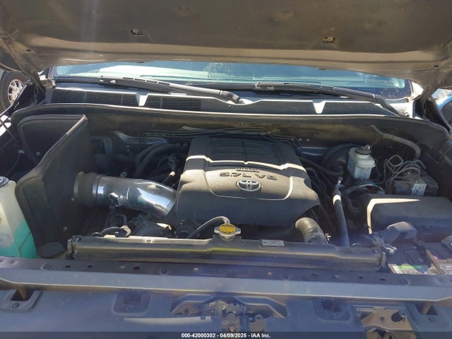 5TFRY5F15EX155641 Toyota Tundra Sr5 5.7l V8