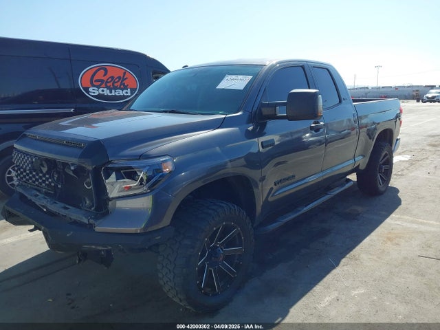 5TFRY5F15EX155641 Toyota Tundra Sr5 5.7l V8