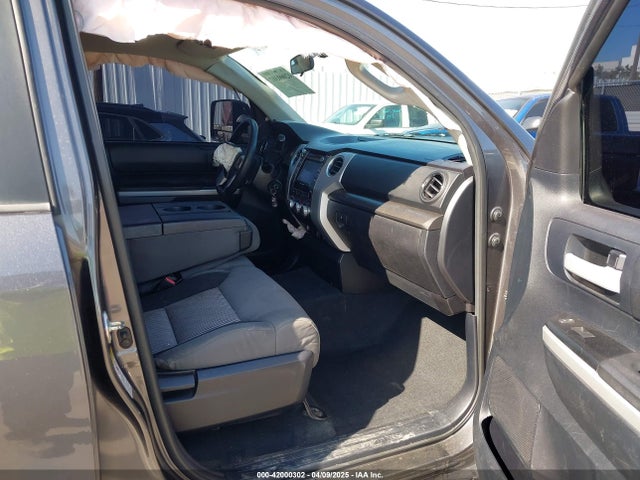 5TFRY5F15EX155641 Toyota Tundra Sr5 5.7l V8