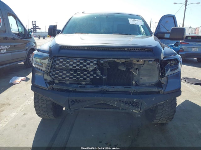 5TFRY5F15EX155641 Toyota Tundra Sr5 5.7l V8