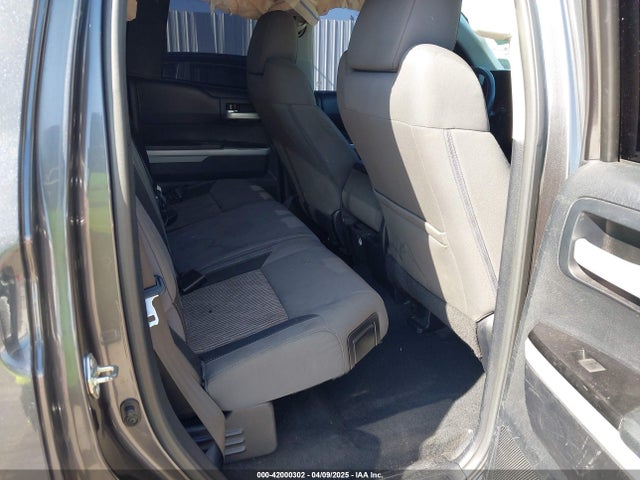 5TFRY5F15EX155641 Toyota Tundra Sr5 5.7l V8