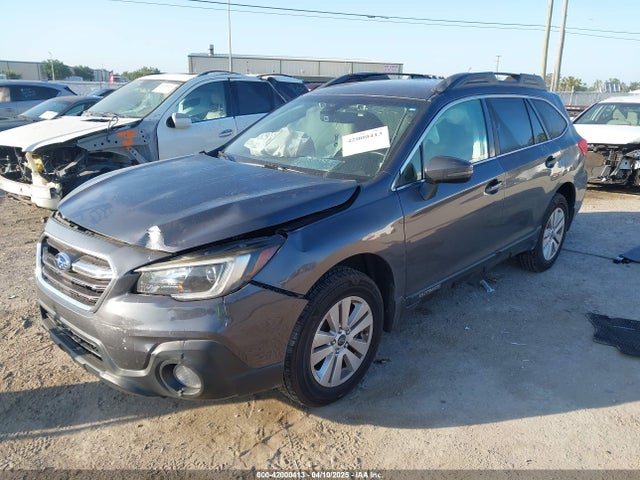 Subaru Outback 2.5i Premium 2018 4S4BSAFC5J3229361 Image 2