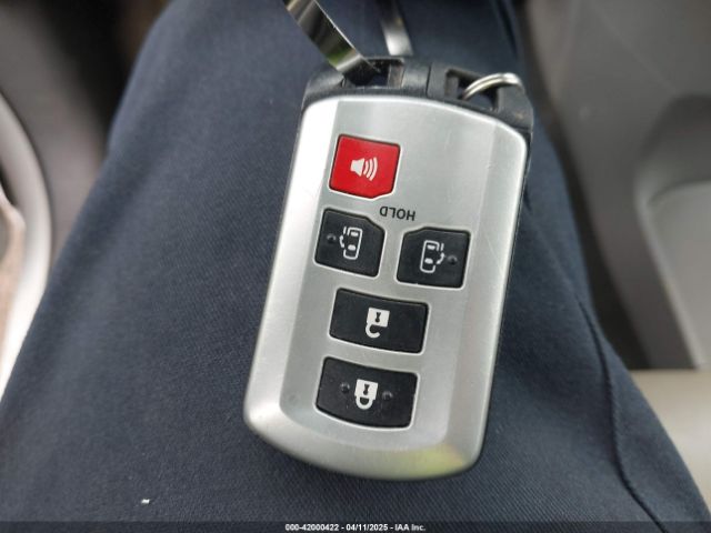 5TDKZ3DC0KS980821 Toyota Sienna Le 8 Passenger