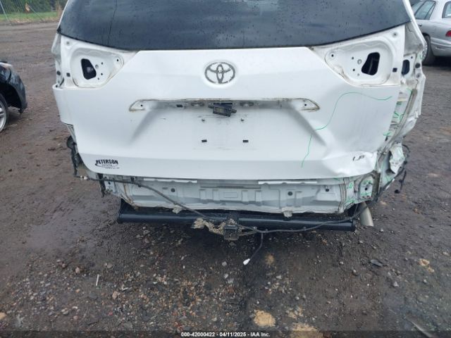 5TDKZ3DC0KS980821 Toyota Sienna Le 8 Passenger