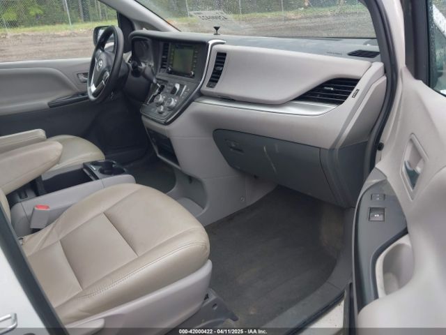 5TDKZ3DC0KS980821 Toyota Sienna Le 8 Passenger