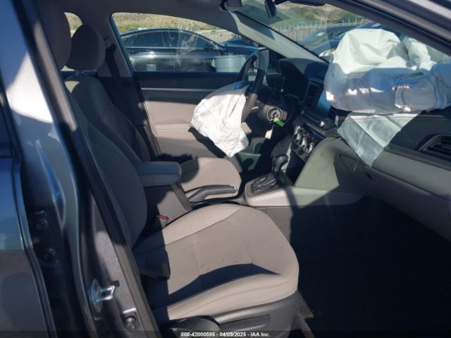 5NPD84LF0KH422566 Hyundai ELANTRA SEL
